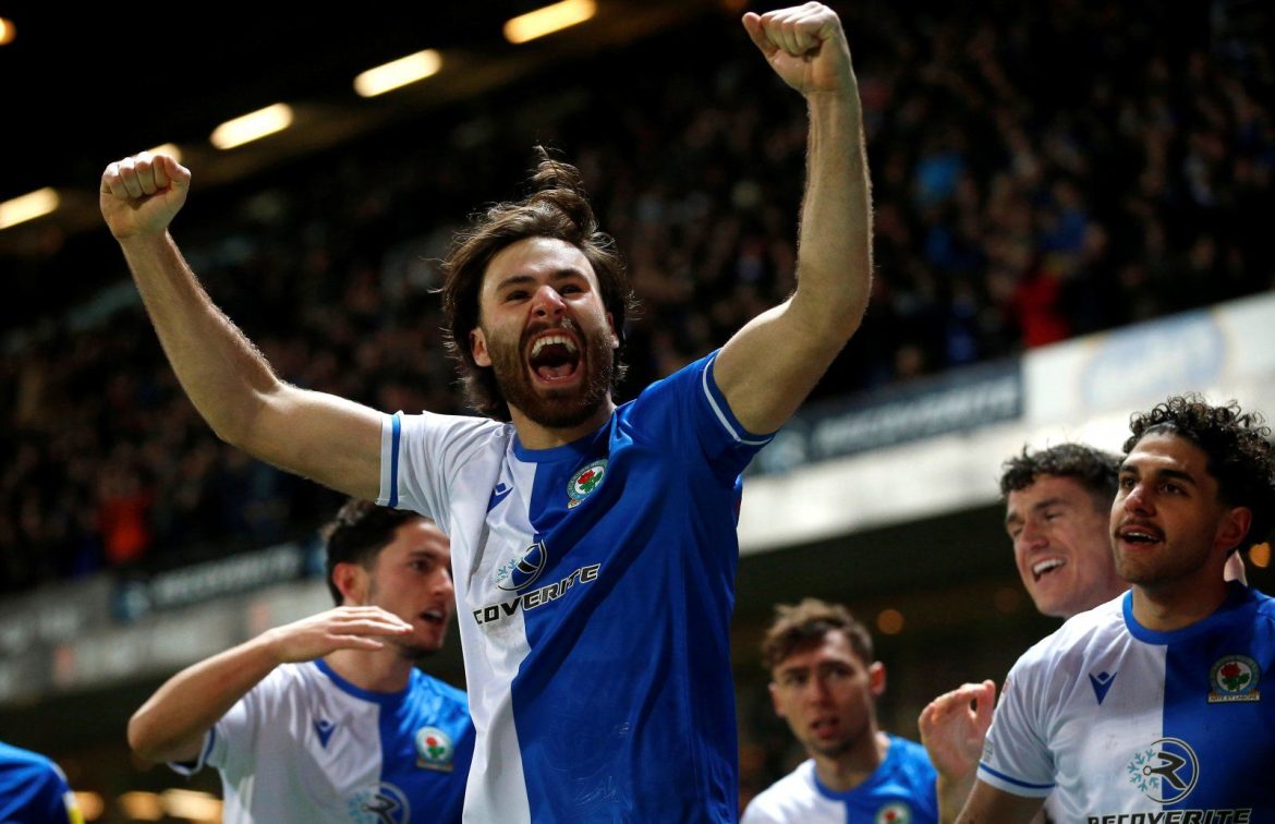 Leeds join Ben Brereton Diaz bidding war