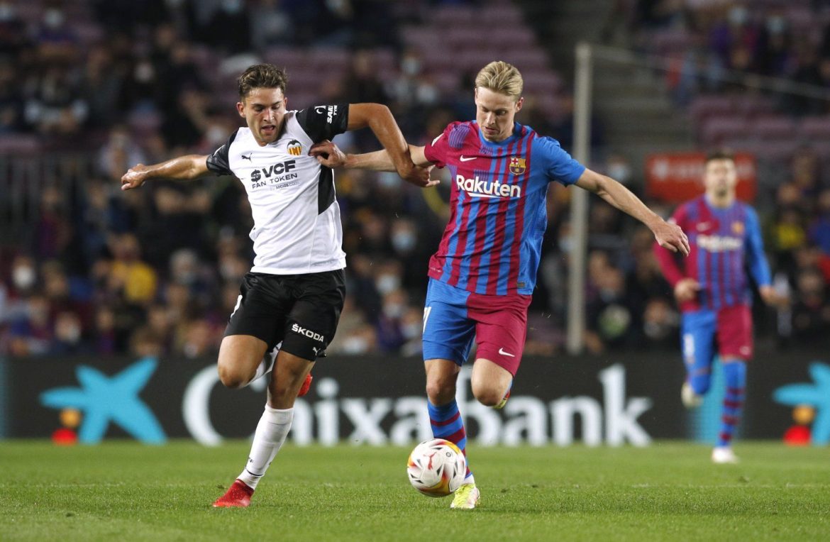 Man United fans react to De Jong latest